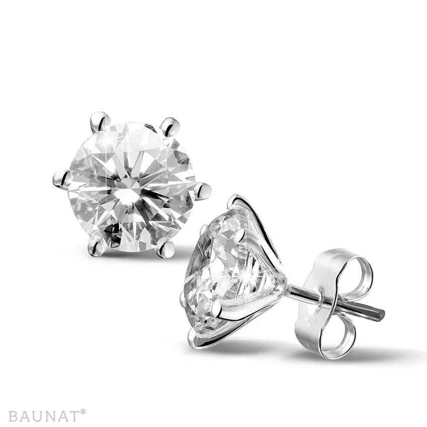 4.00 QUILATES PENDIENTES CLáSICOS EN ORO BLANCO CON SEIS GARRAS Y DIAMANTES REDONDOS DE CALIDAD EXCEPCIONAL (DIFEXNONE FLUORE