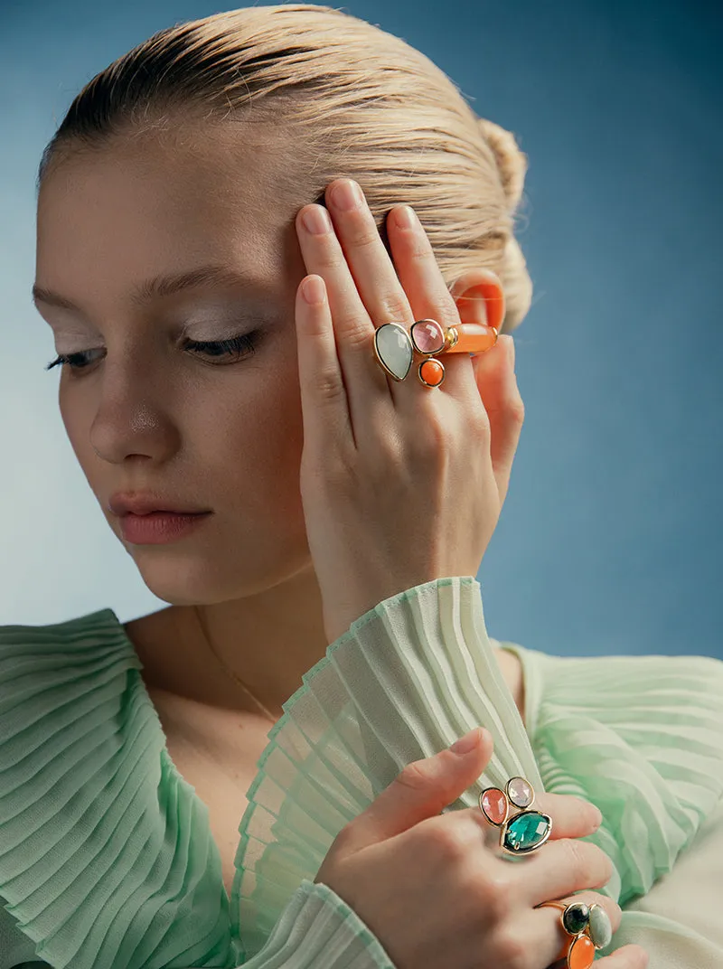Anillo con piedra tono naranja en forma rectangular