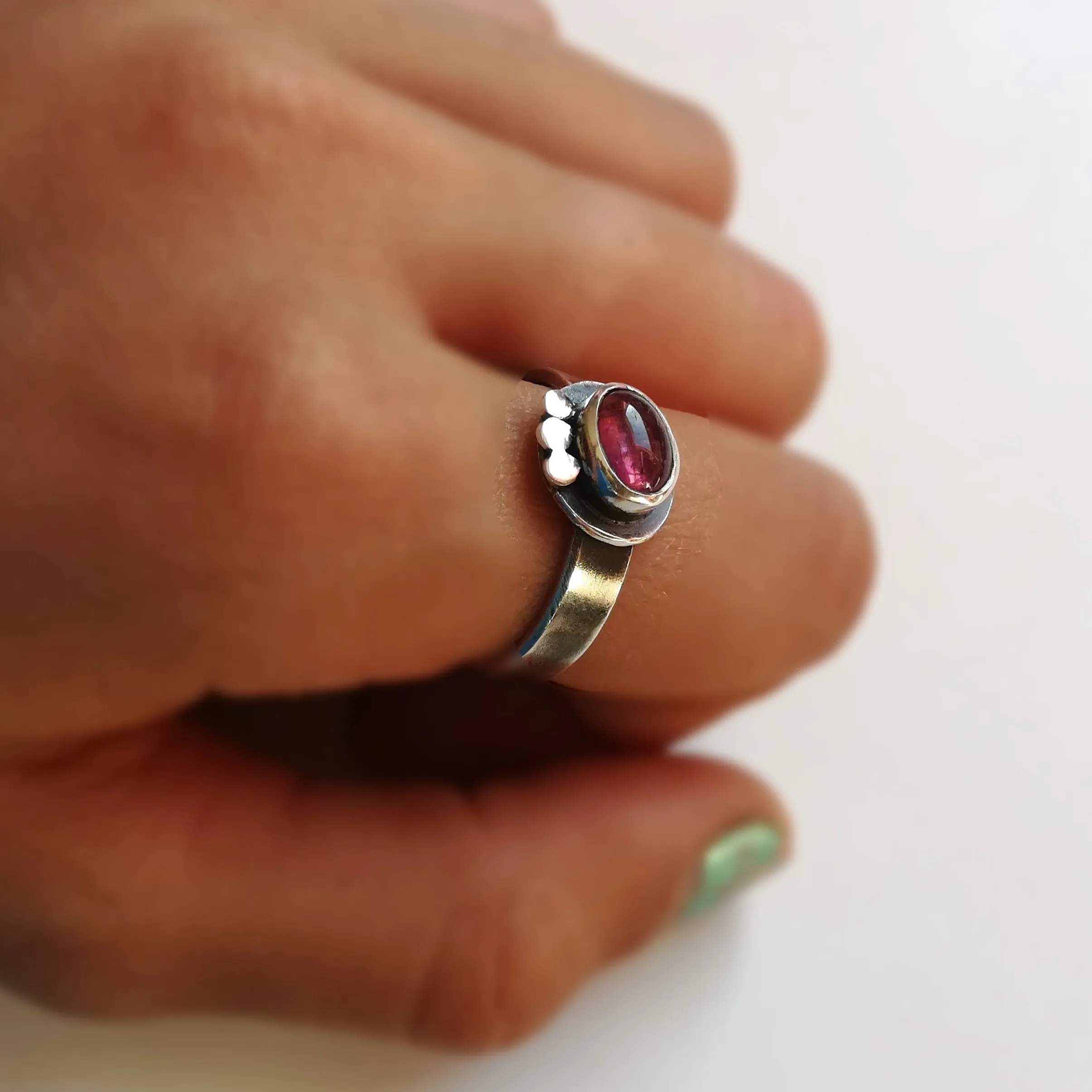 Anillo de Turmalina y  Plata de Ley | Hecho a Mano Talla 15 (7 1/2US)