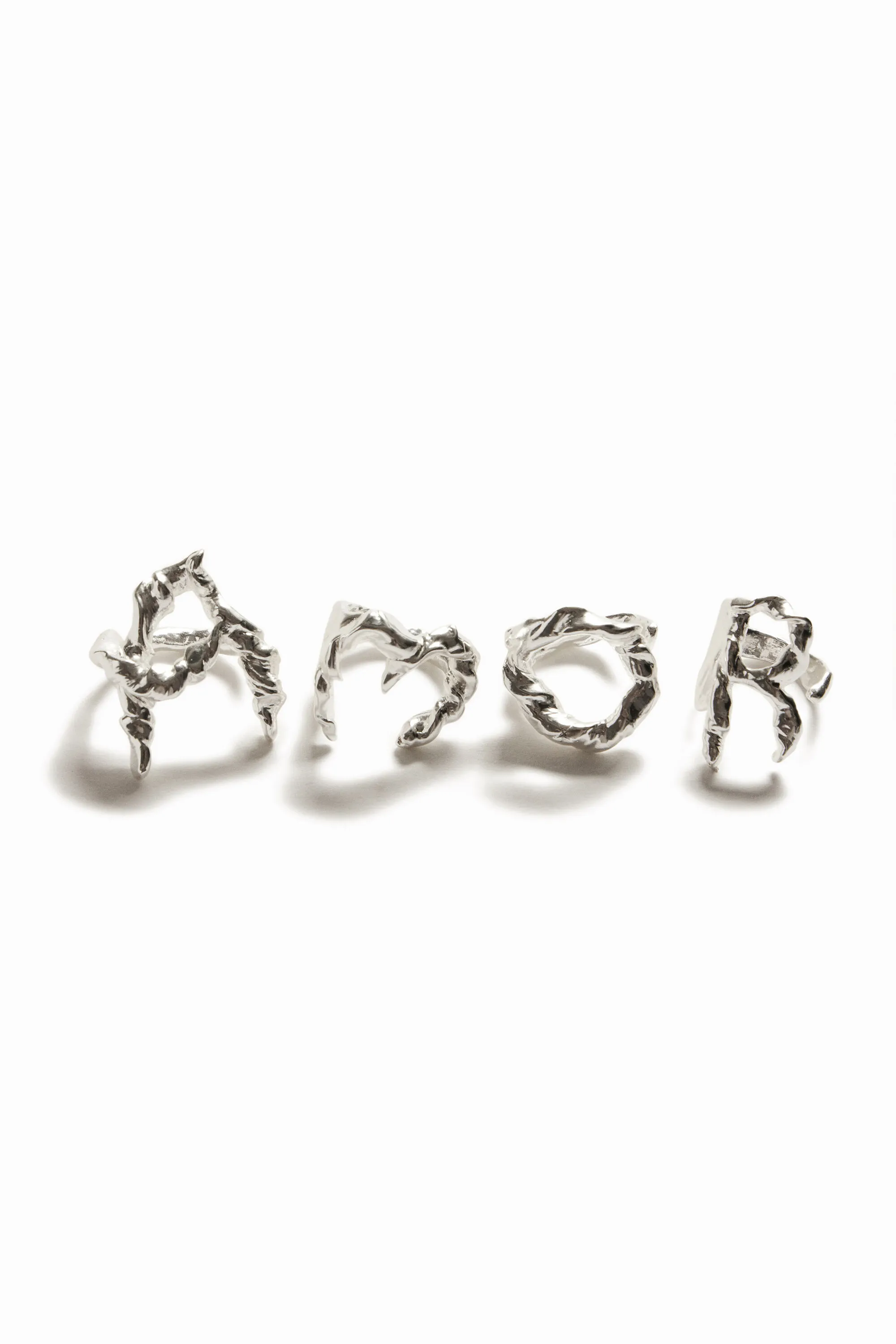 Anillo letra R baño plata Zalio