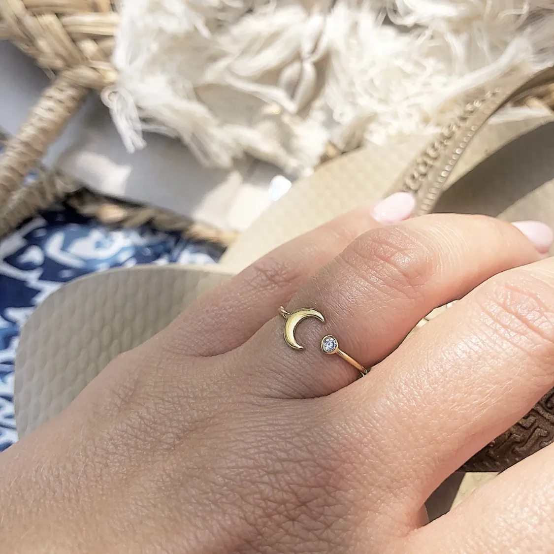 Anillo Plata chapada en Oro con Luna y circonita