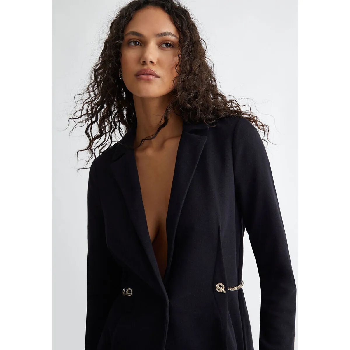 Blazer de felpa con cadenas