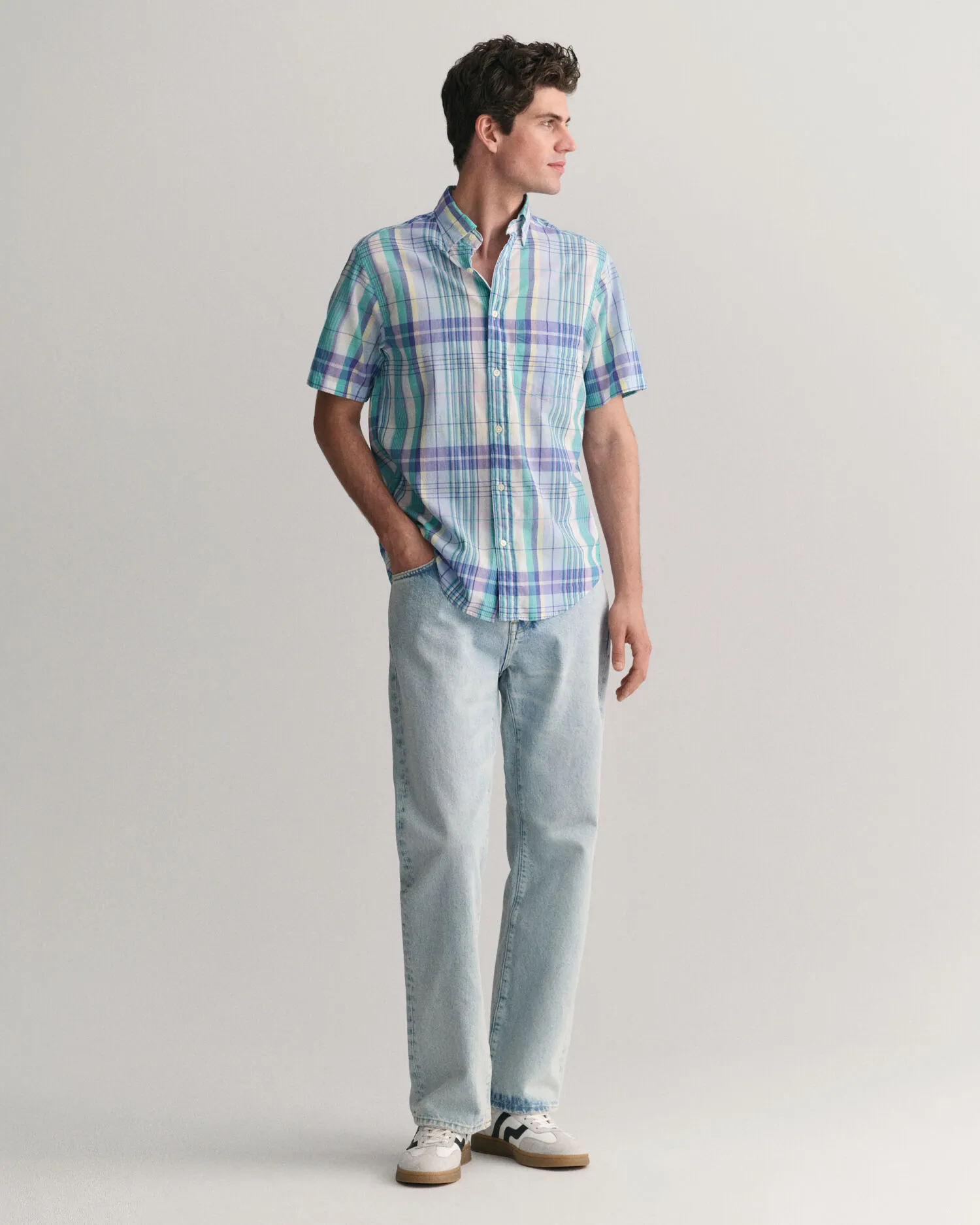 Camisa Regular Fit de manga corta en madrás de colores