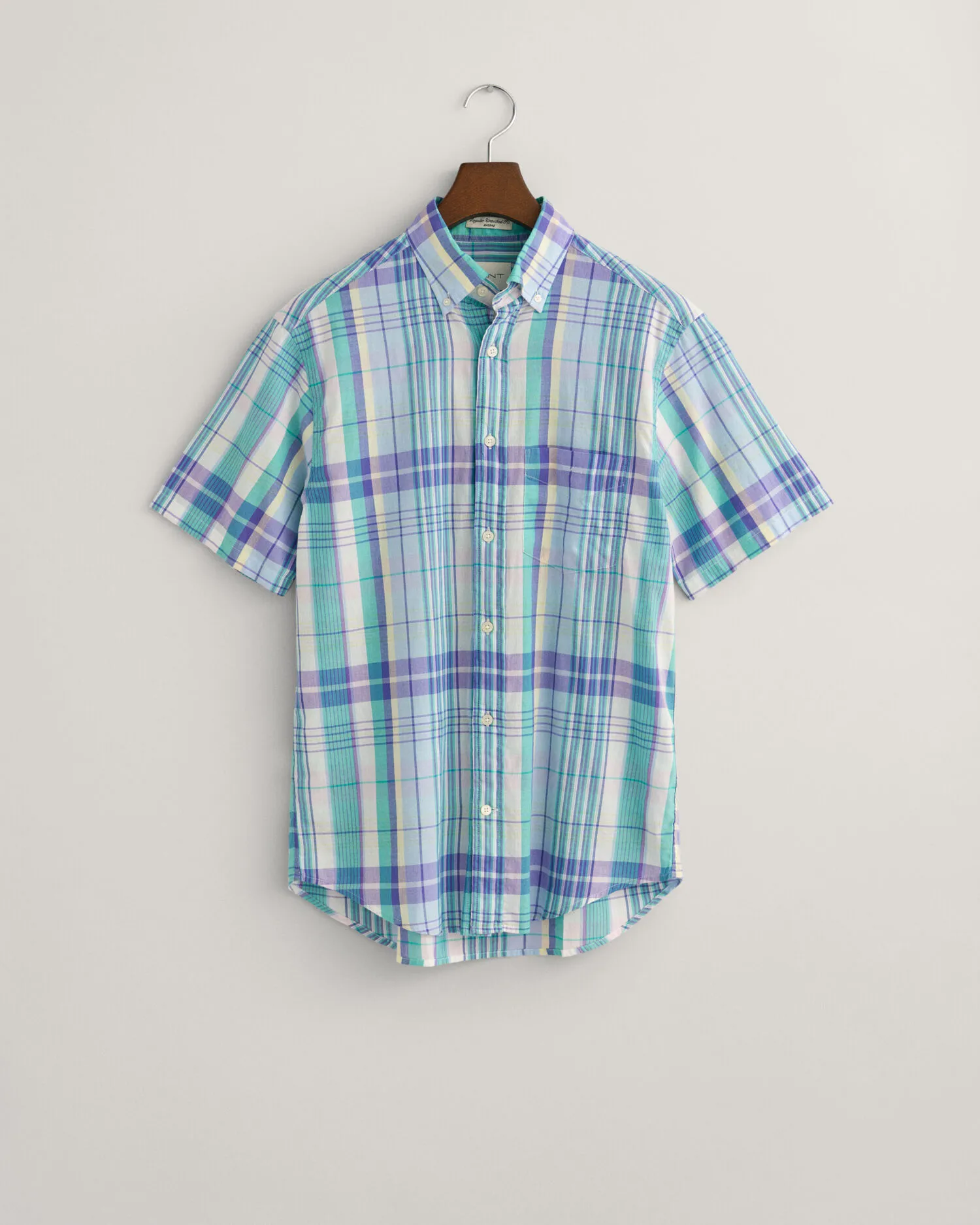 Camisa Regular Fit de manga corta en madrás de colores