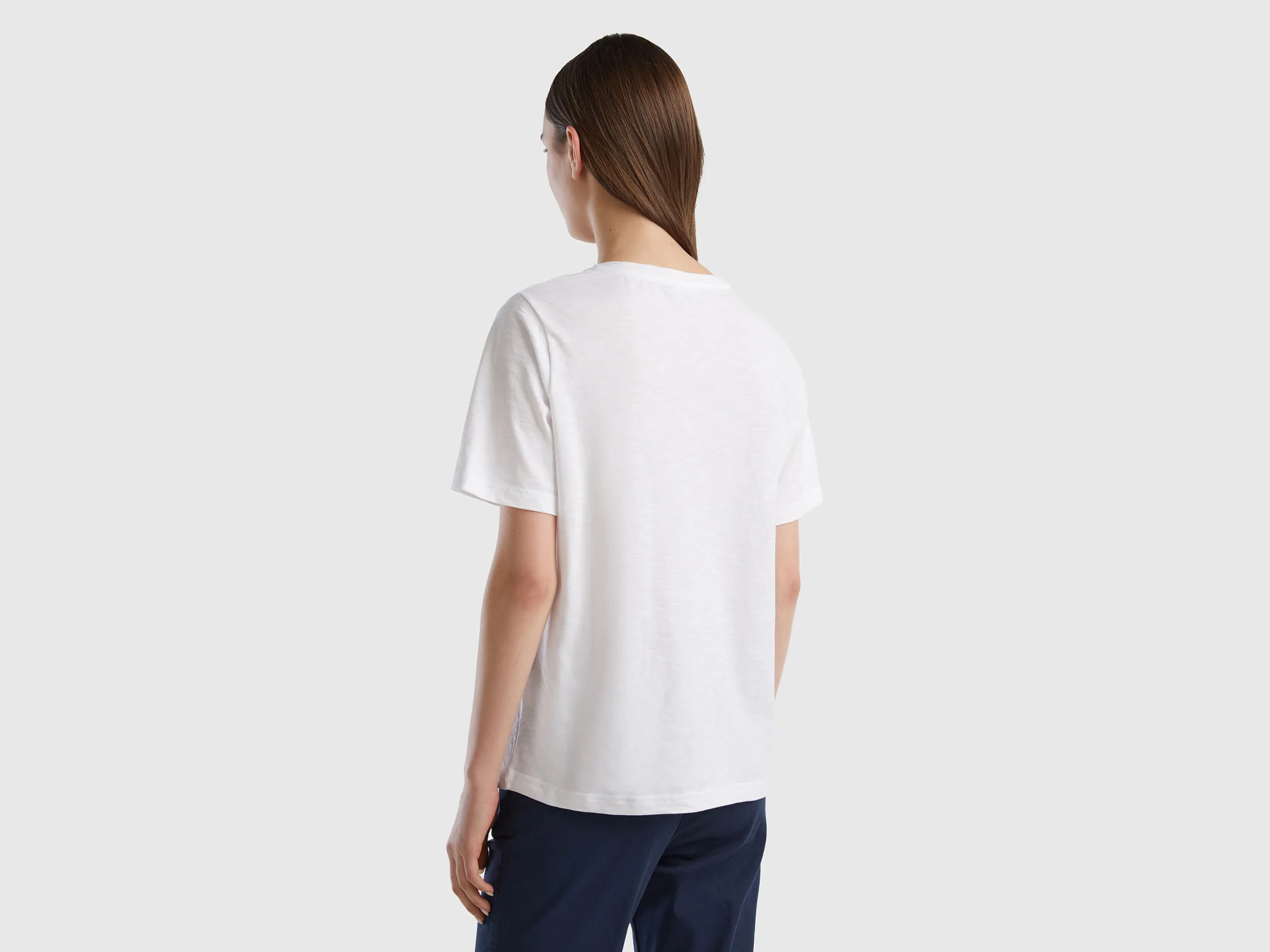 Camiseta de cuello redondo de algodón flameado