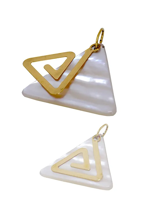 Colgante oro y nácar forma de triangulo 002_80975CG