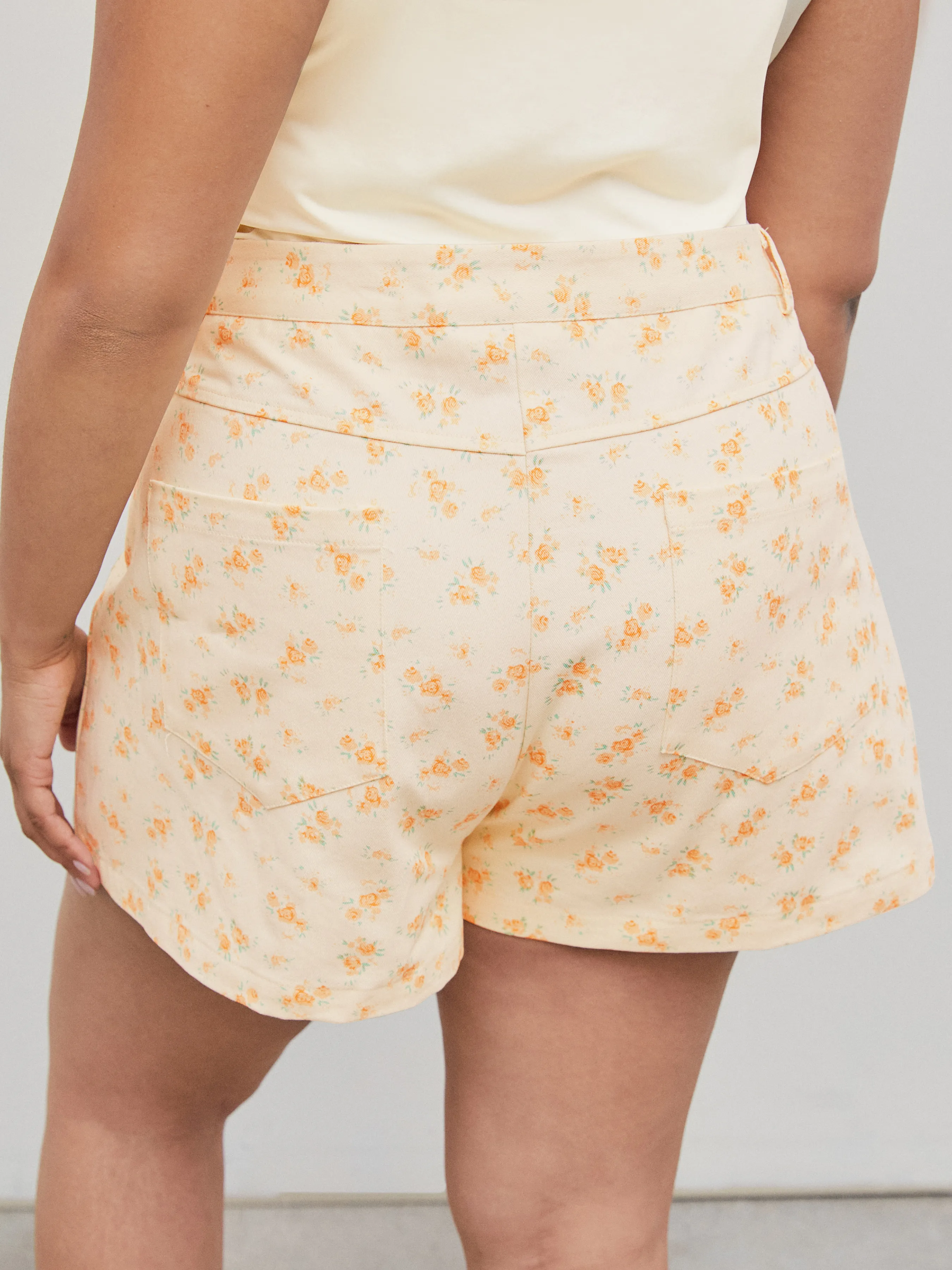 Denim Floral Pantalón Corto con Bolsillo Curvy