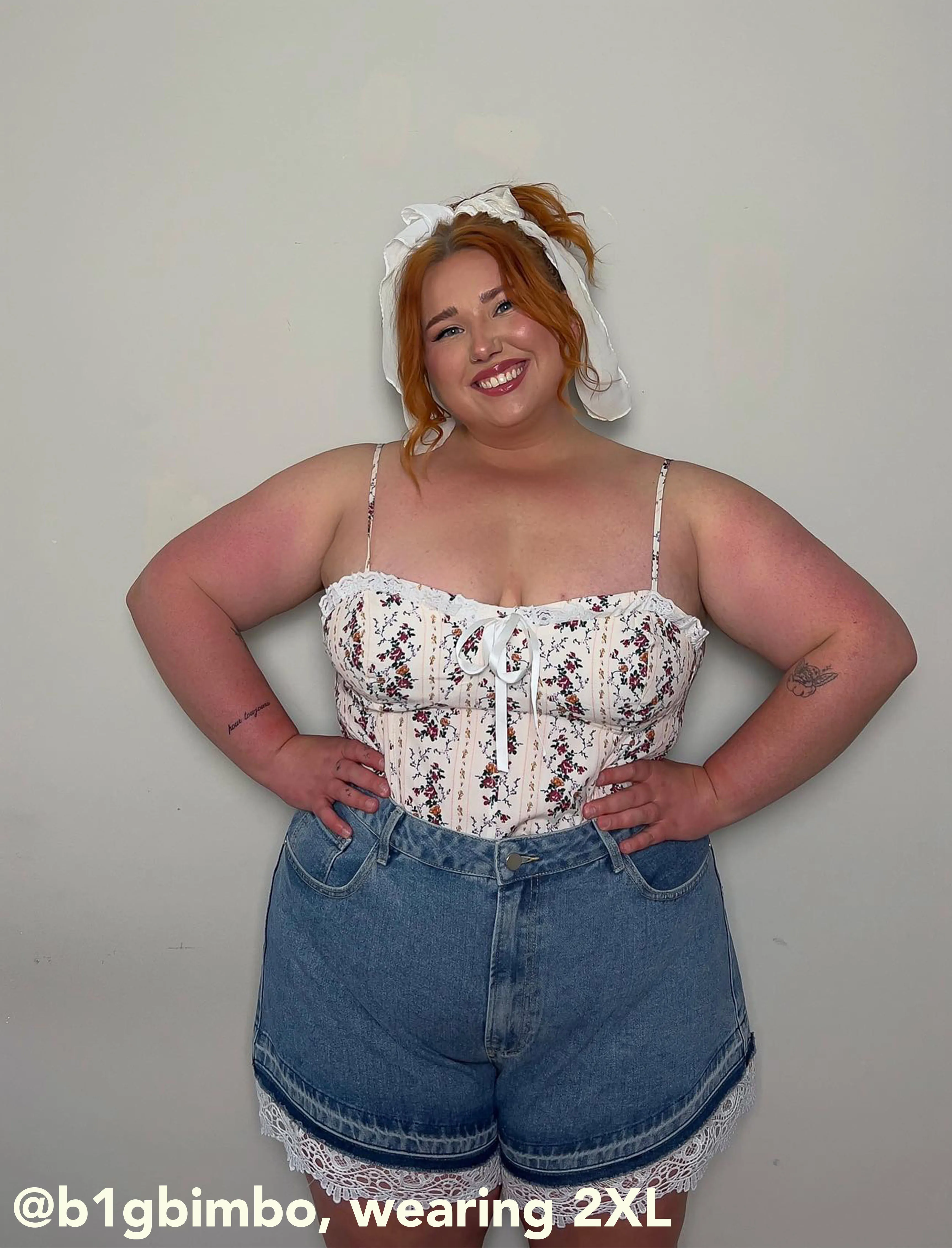 Floral Top de Tirantes con Encaje Anudado Curvy