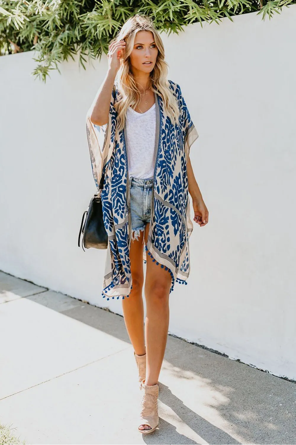 Kimono con pompones azules