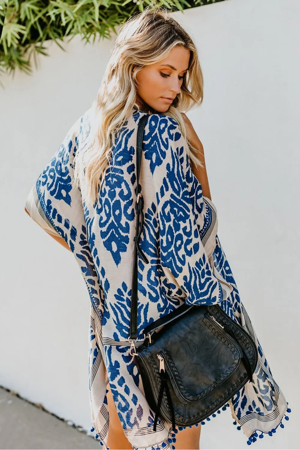 Kimono con pompones azules