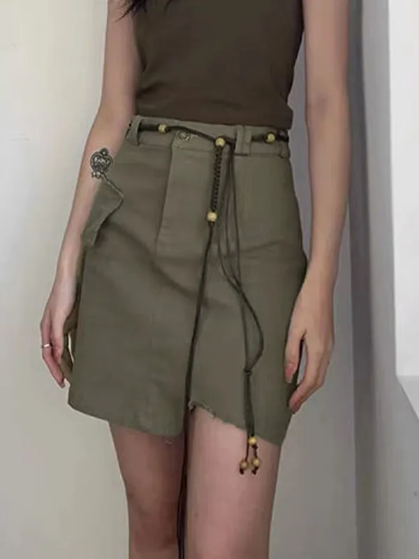 Minifalda adornada con bolsillo con dobladillo deshilachado irregular