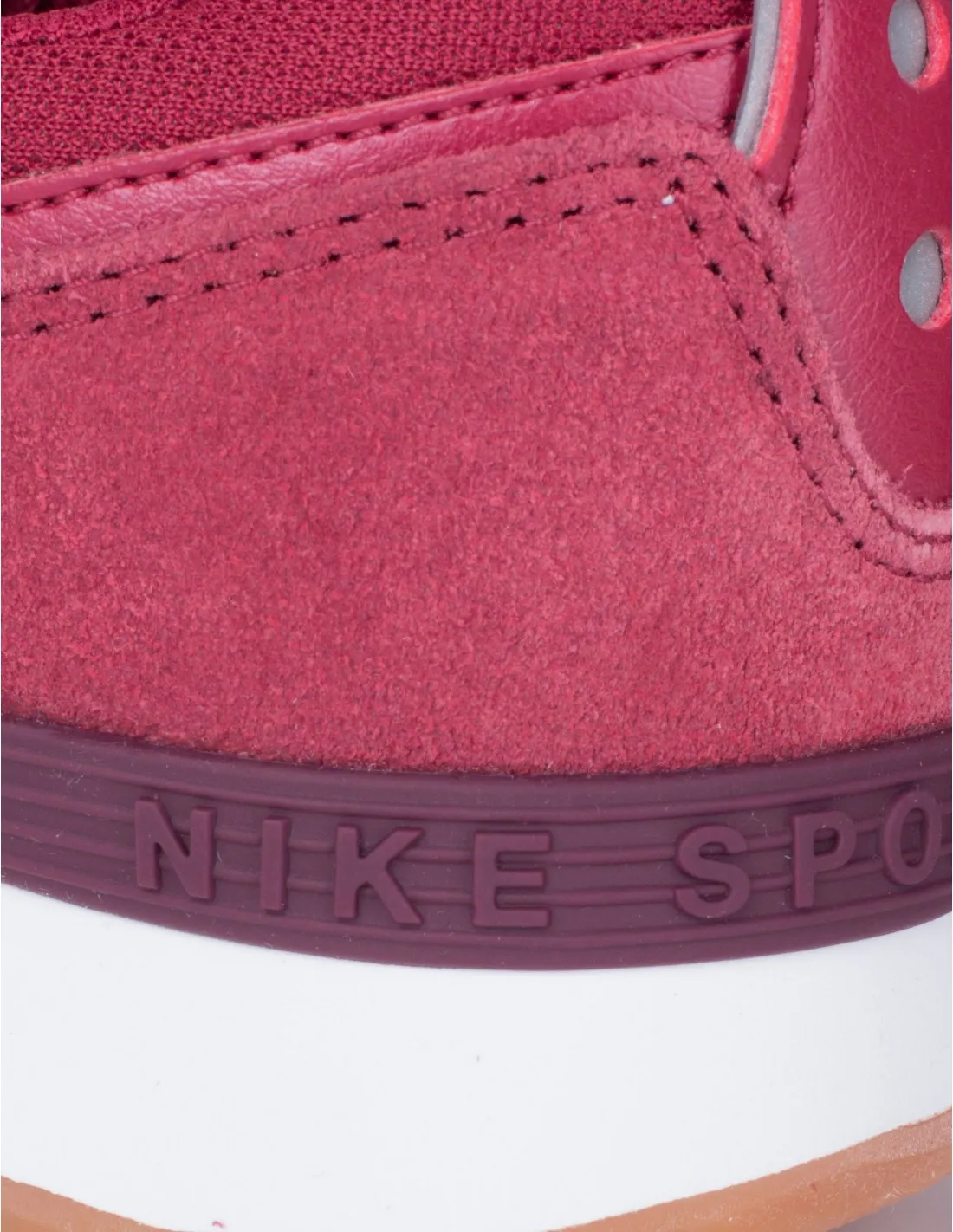 NIKE Venture Runner Rojo