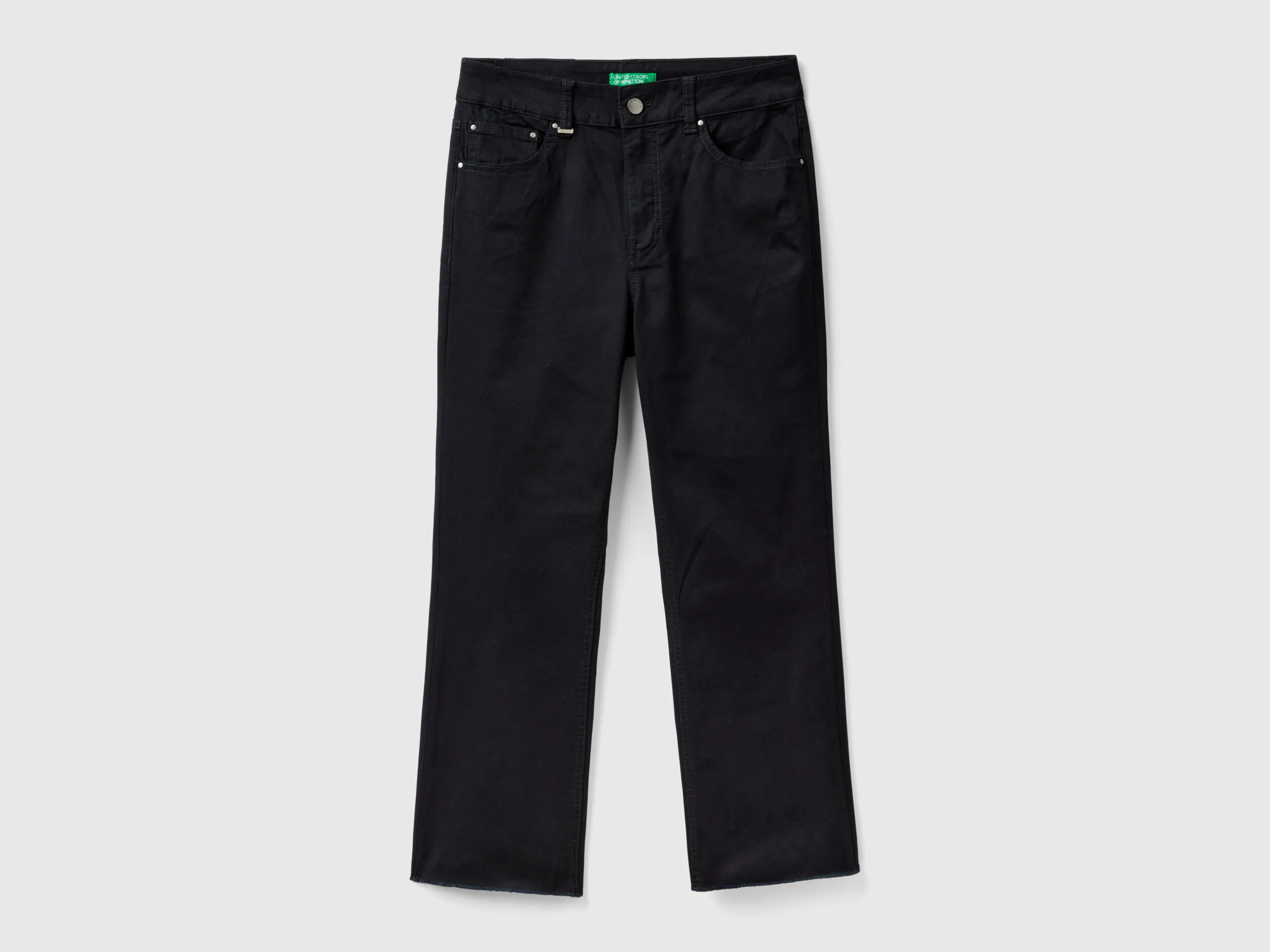 Pantalón cropped con cinco bolsillos