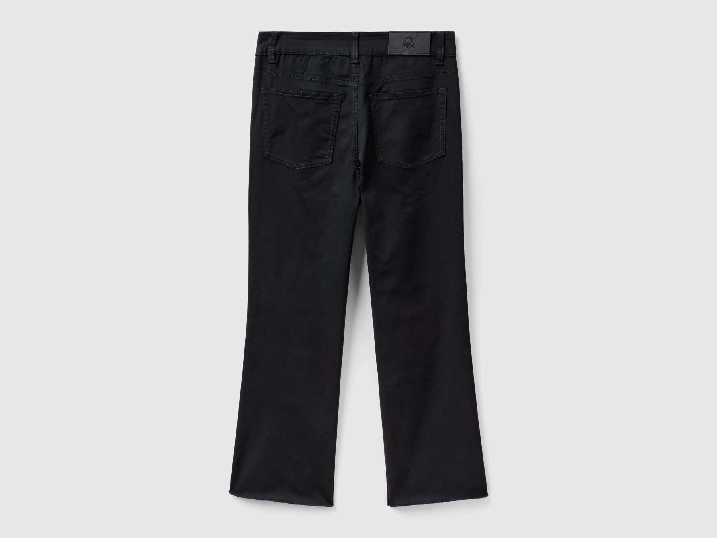 Pantalón cropped con cinco bolsillos