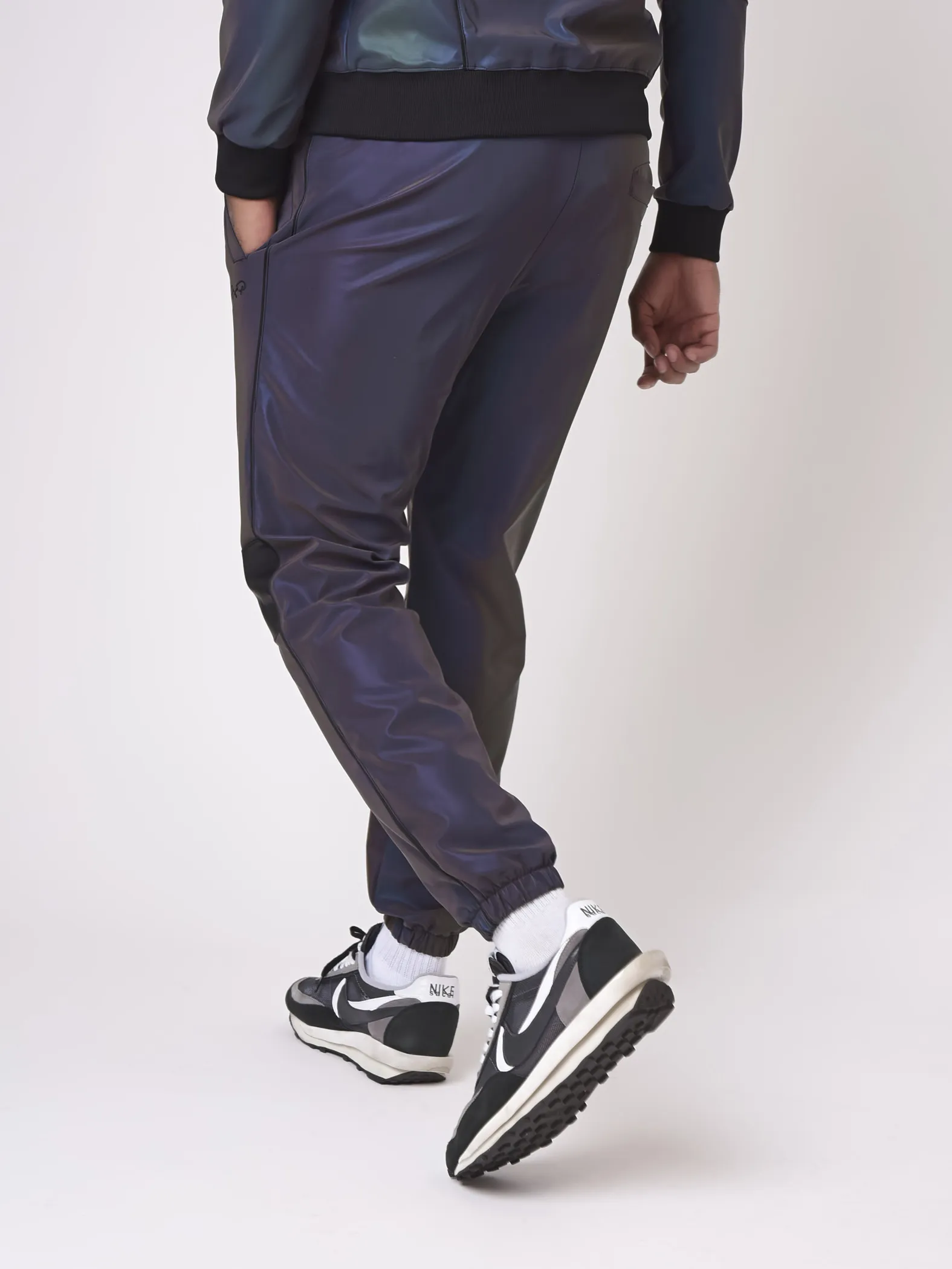 Pantalón con canesú reflectante