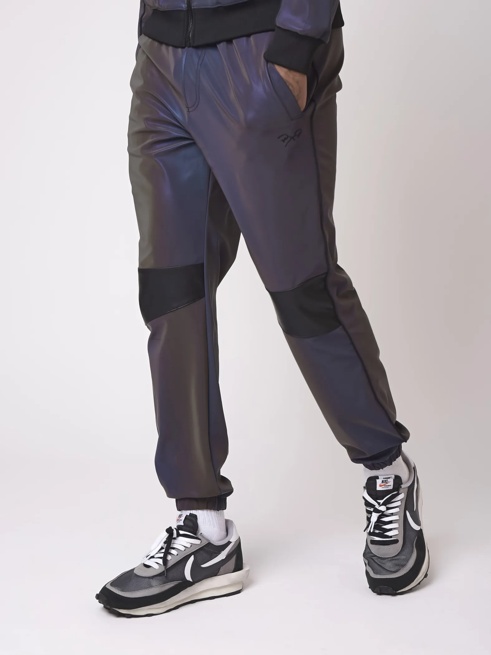 Pantalón con canesú reflectante