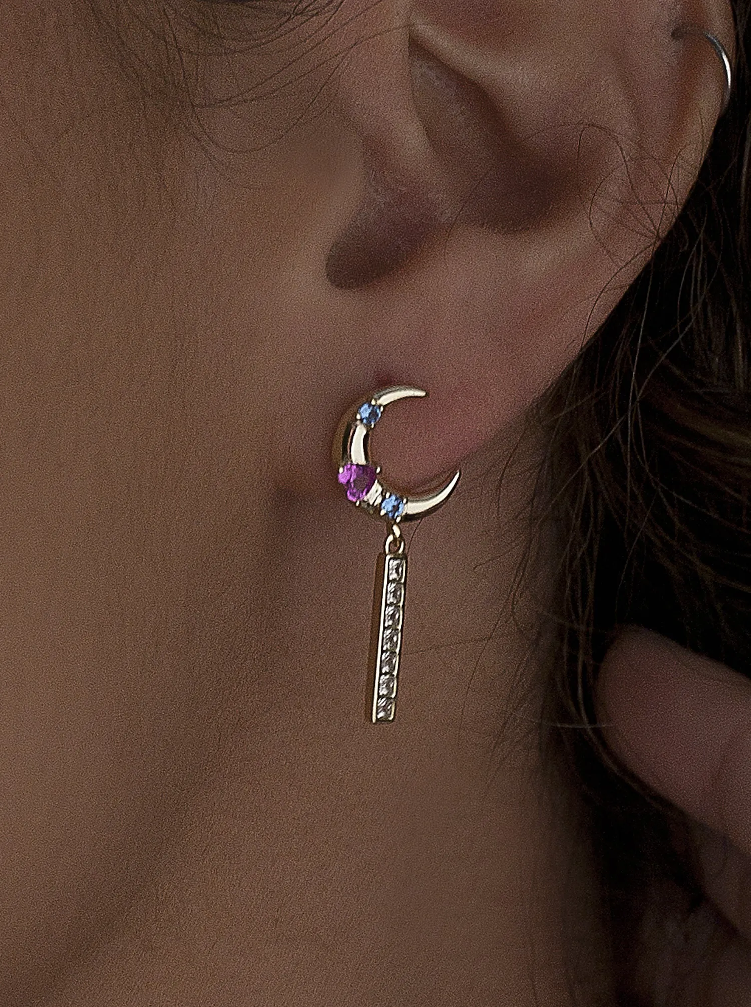 Pendientes con colgantes diseo lunar con gemas de colores