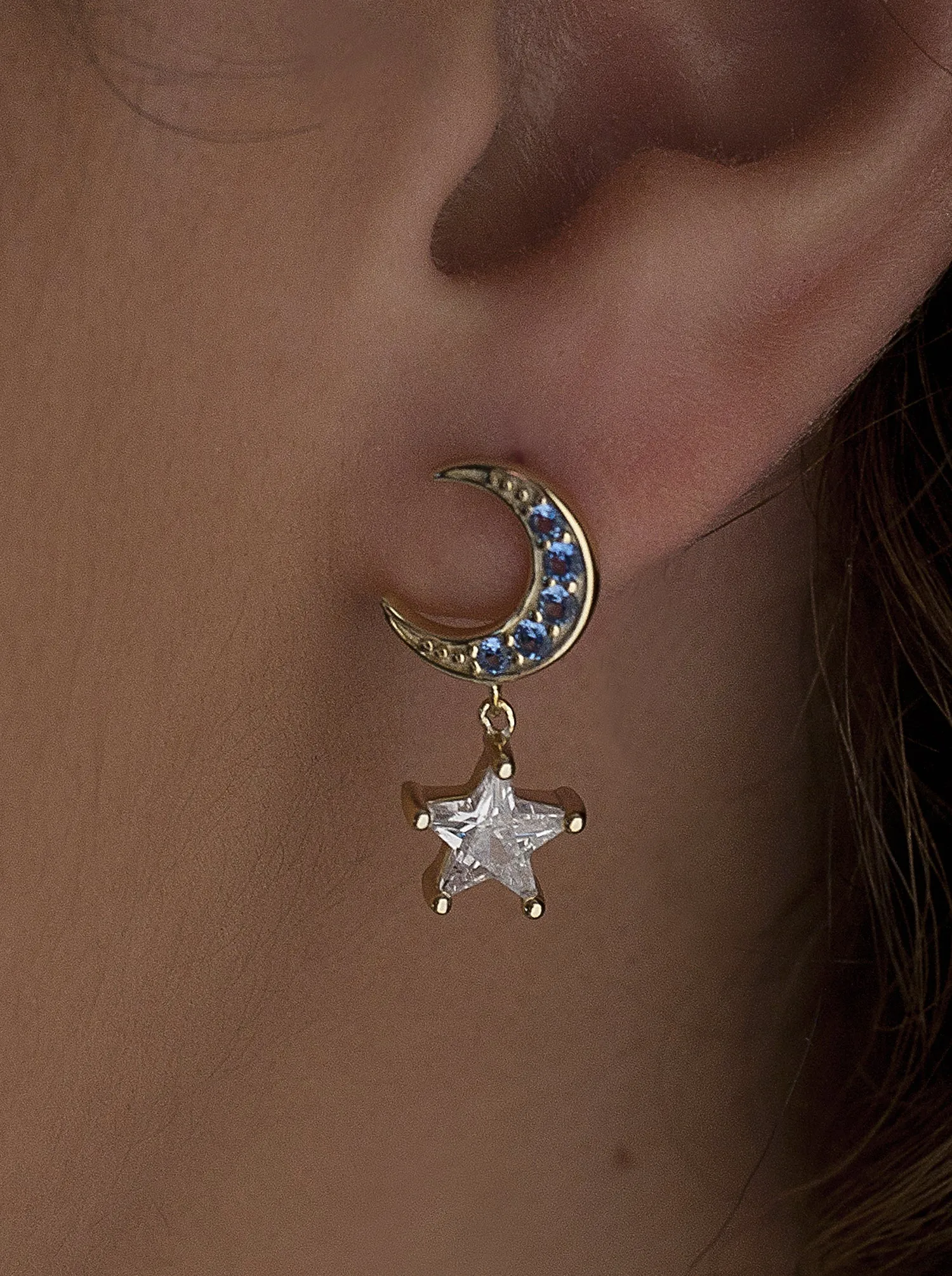Pendientes con colgantes diseo lunar con gemas de colores
