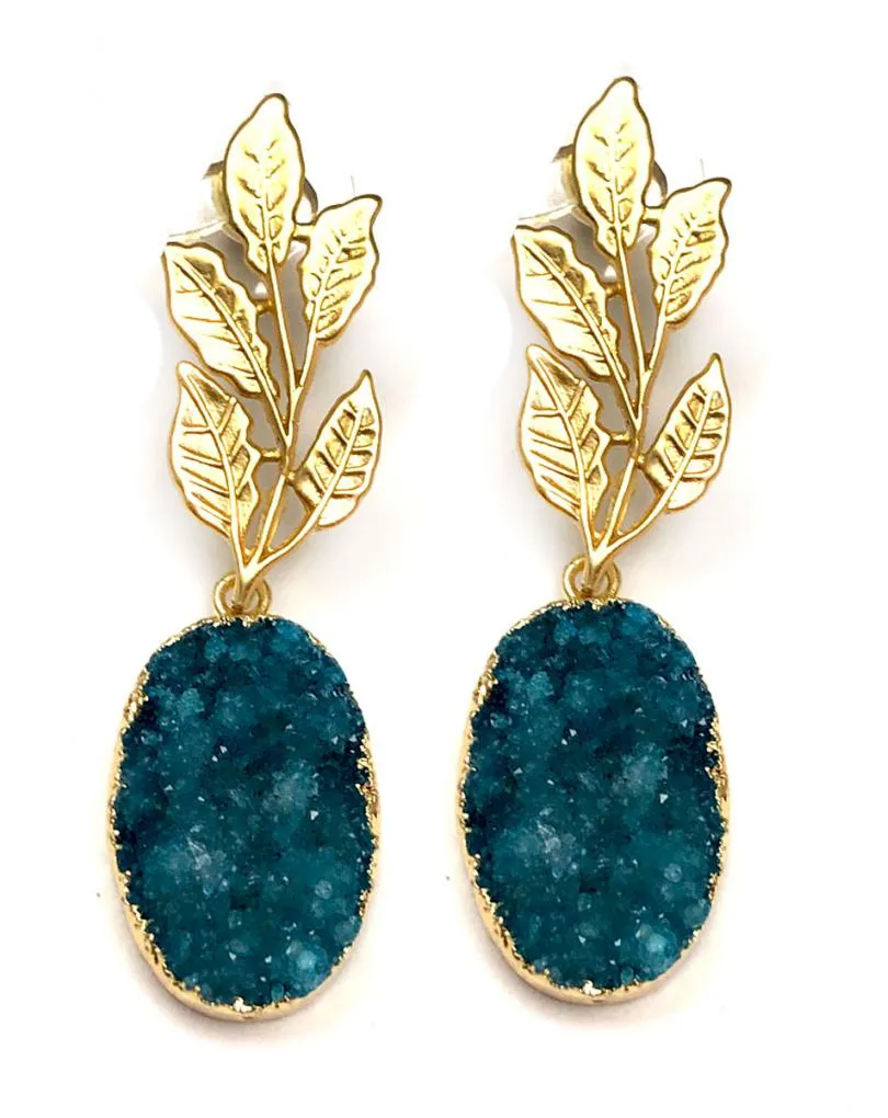 PENDIENTES DORADOS Y AZULES CON PIEDRA DRUSA Y HOJITA MATE