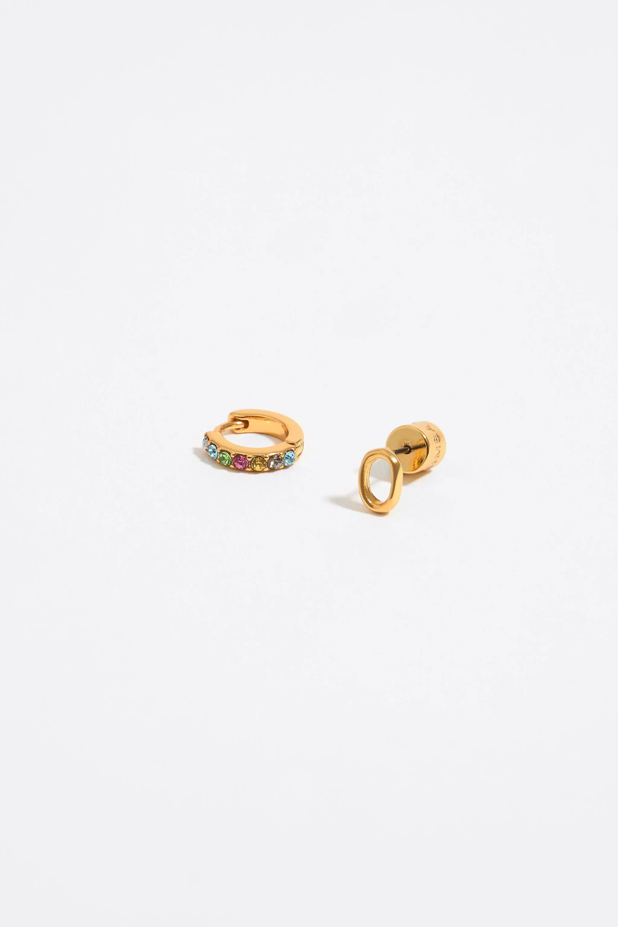 Pendientes letra O y aro mini cristales multicolores