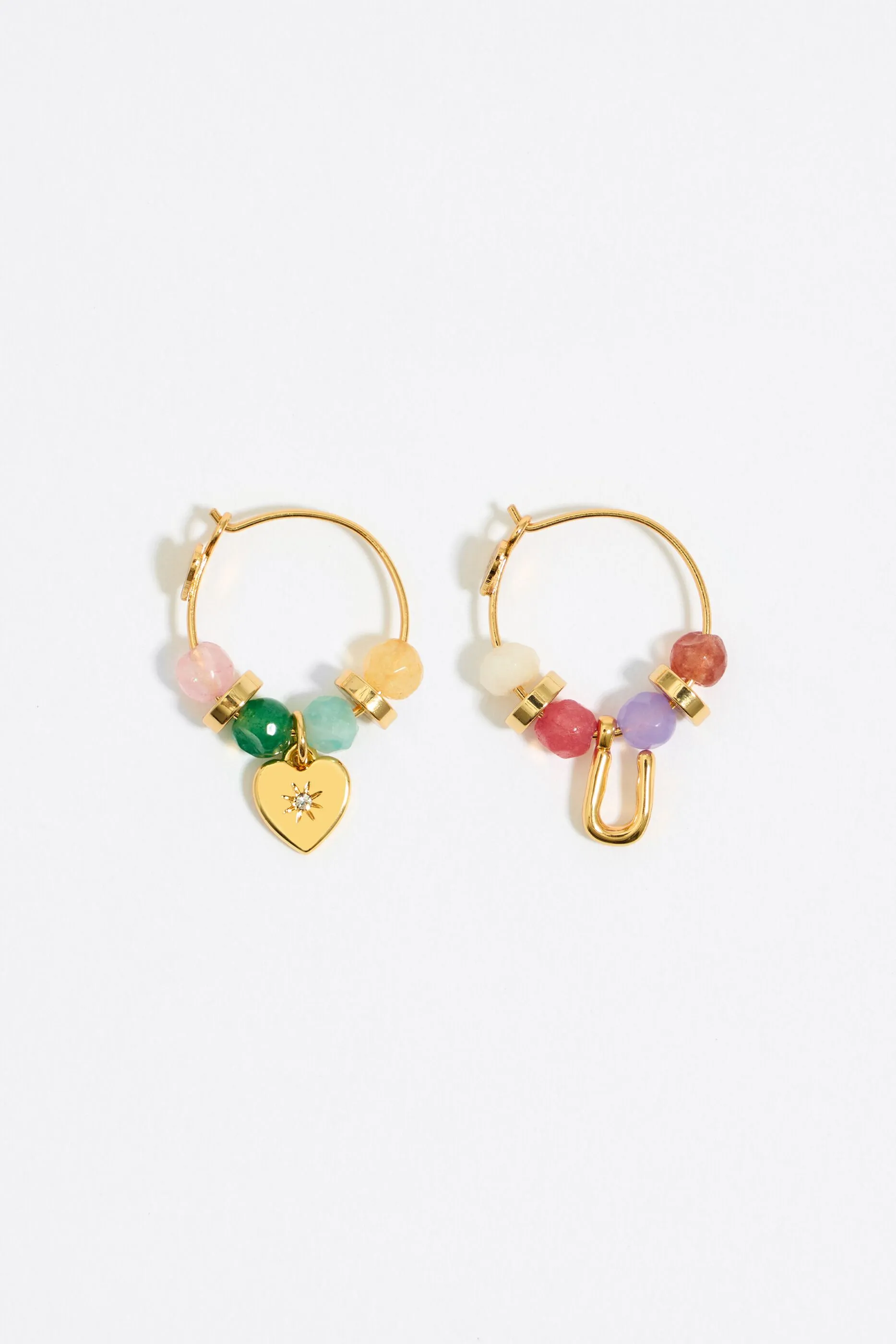 Pendientes letra U piedras multicolores