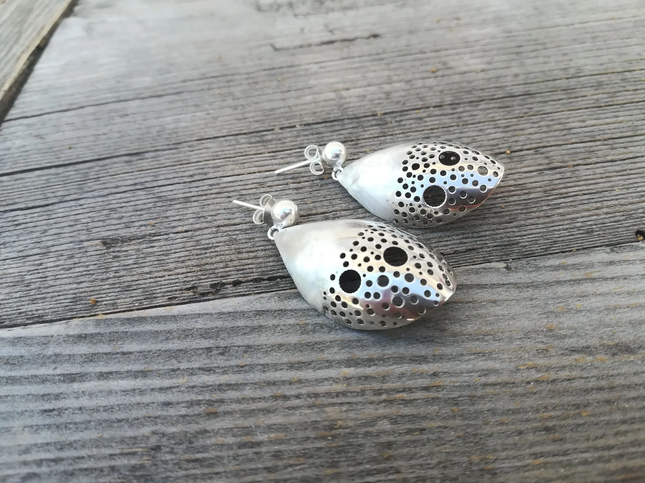 Pendientes Plata de Ley en forma de Gota con Agujeros