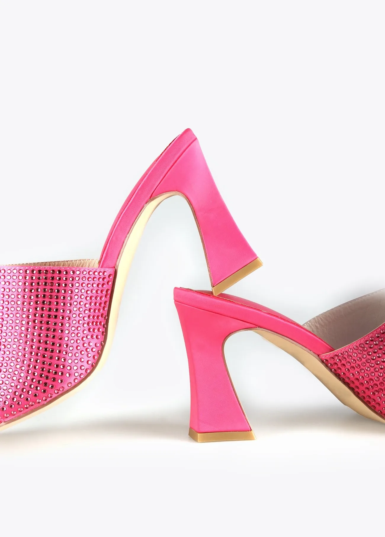Sandalia con tira de cristales Fucsia Lola Casademunt