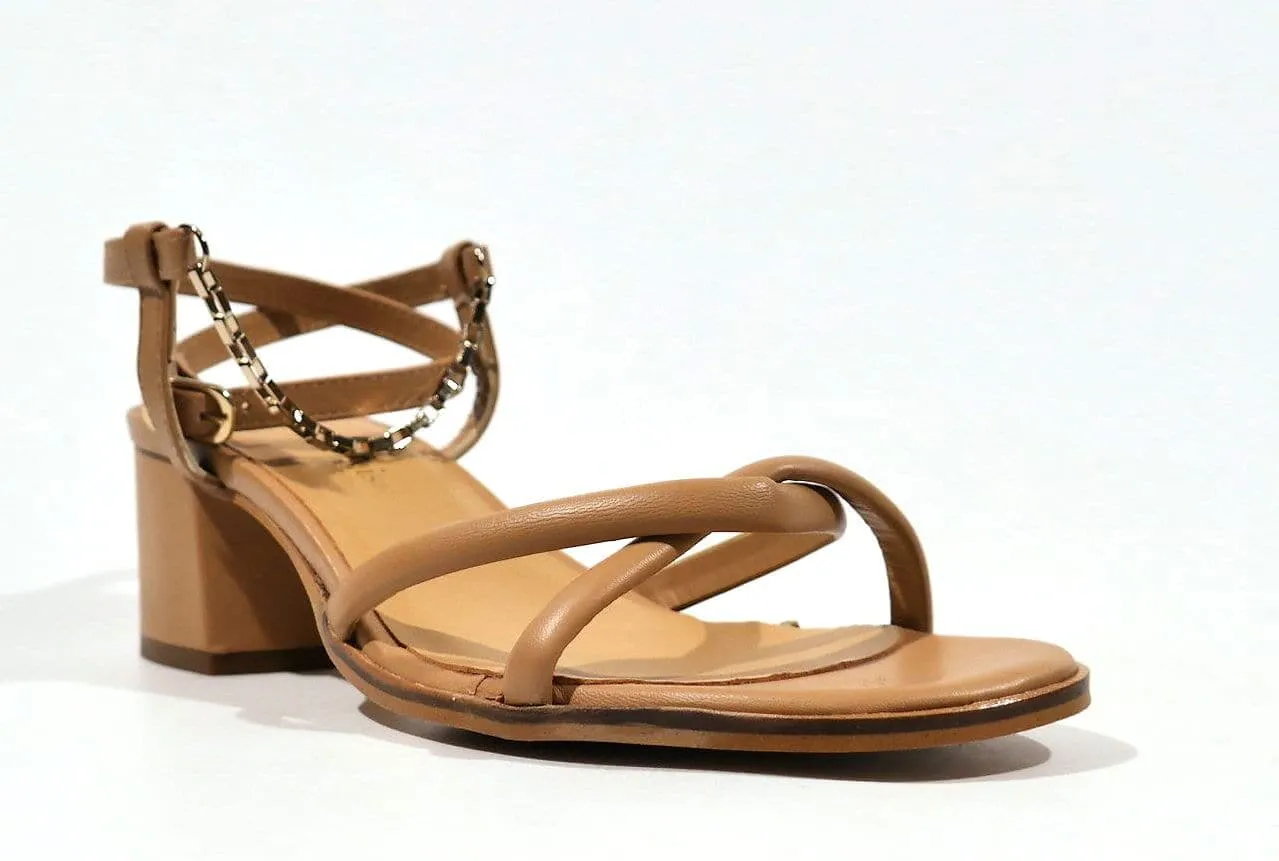 Sandalias de tiras con pulsera y cadena al tobillo