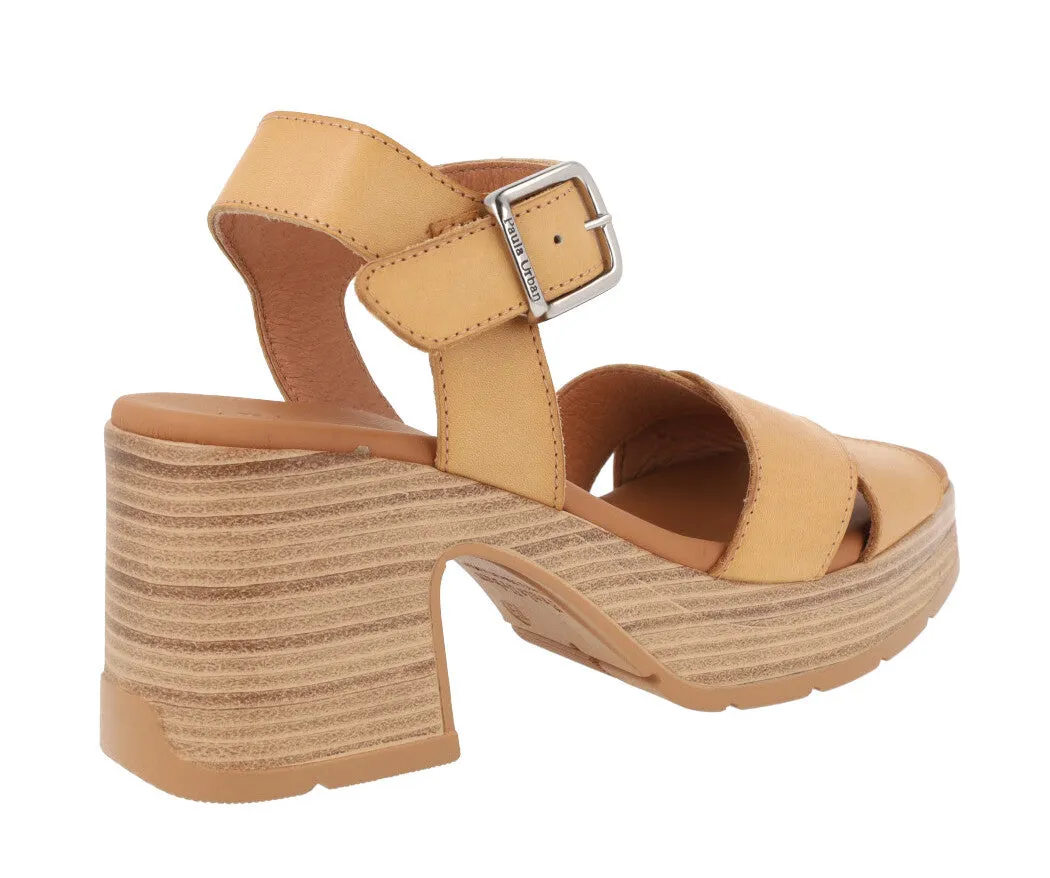 Sandalias de tiras cruzadas y pulsera al tobillo