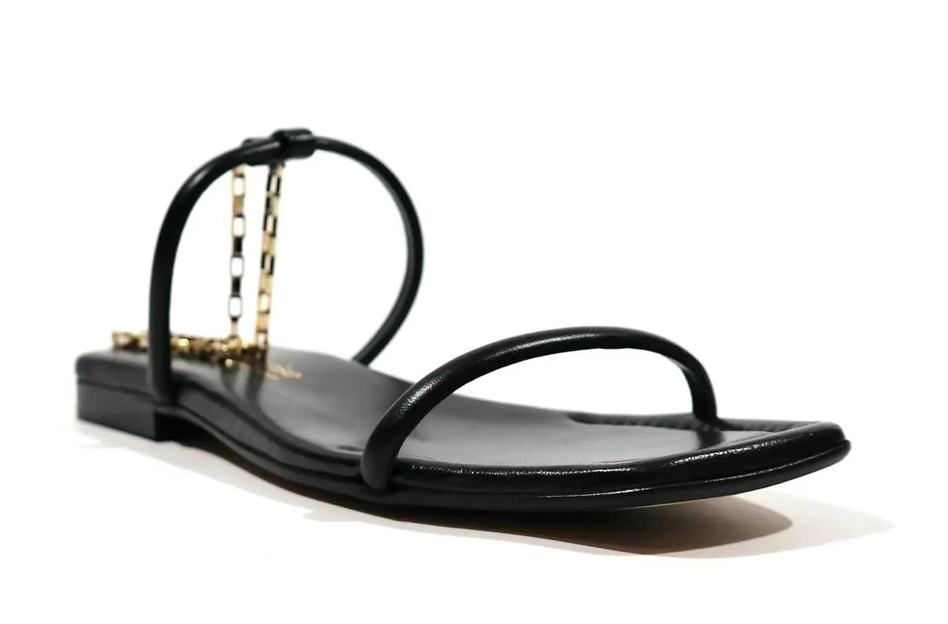 Sandalias negras con pulsera dorada al tobillo para mujer