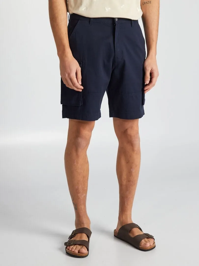 SHORT CHINO CON BOLSILLOS EN LOS LATERALES  AZUL