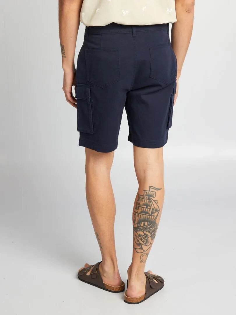 SHORT CHINO CON BOLSILLOS EN LOS LATERALES  AZUL