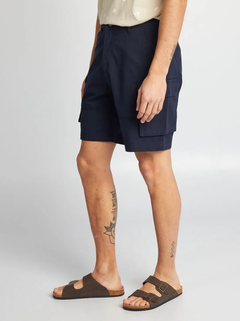 SHORT CHINO CON BOLSILLOS EN LOS LATERALES  AZUL