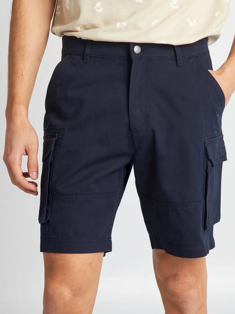 SHORT CHINO CON BOLSILLOS EN LOS LATERALES  AZUL