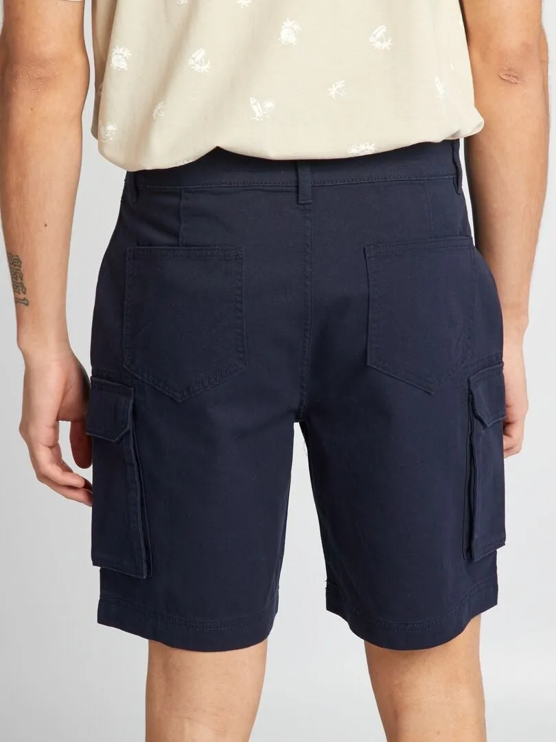 SHORT CHINO CON BOLSILLOS EN LOS LATERALES  AZUL