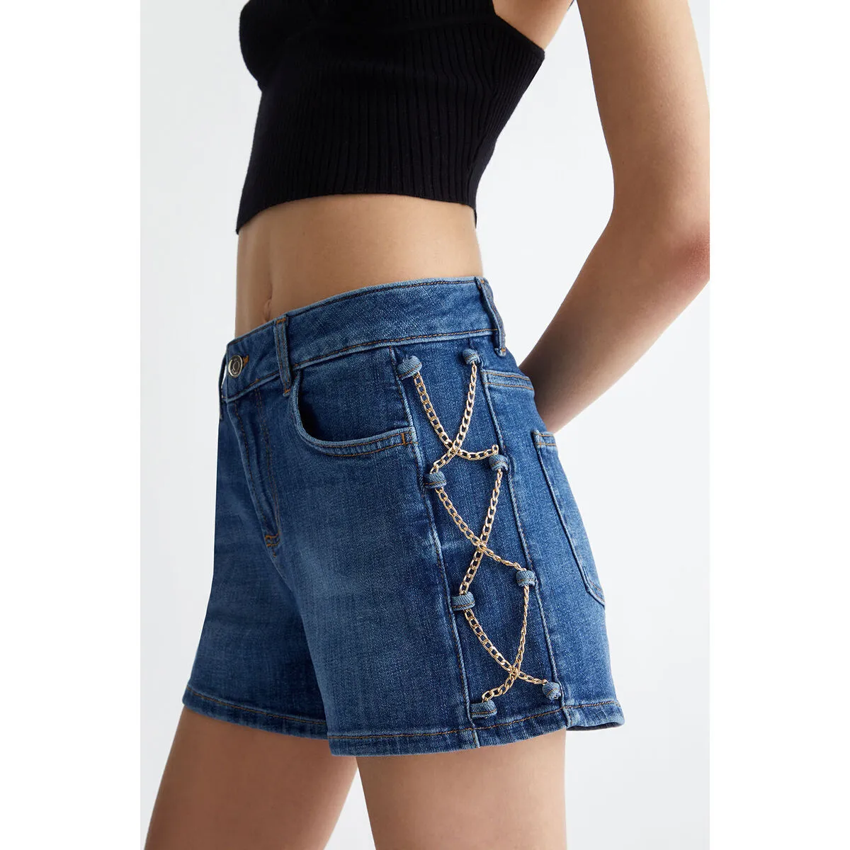 Shorts vaqueros con cadenas