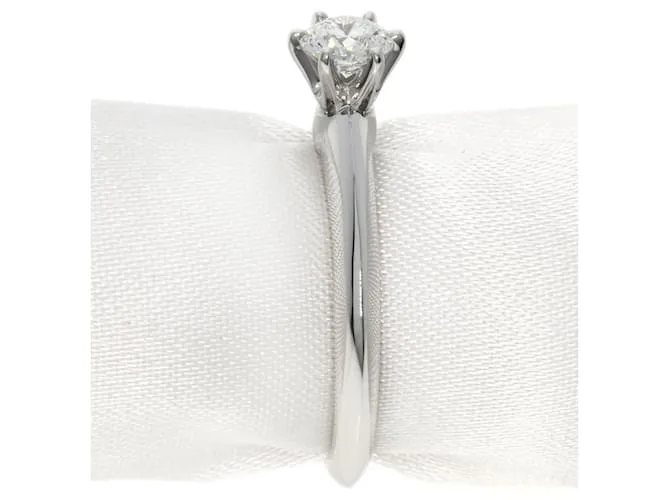 Tiffany & Co Anillo de diamante Tiffany Solitaire con borde afilado 
