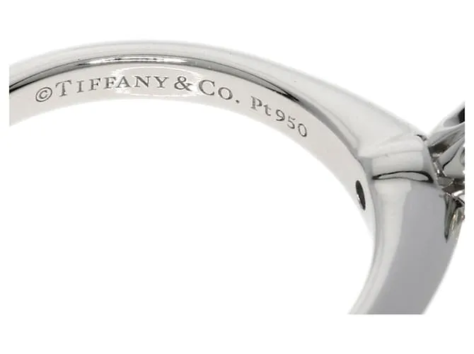 Tiffany & Co Anillo de diamante Tiffany Solitaire con borde afilado 