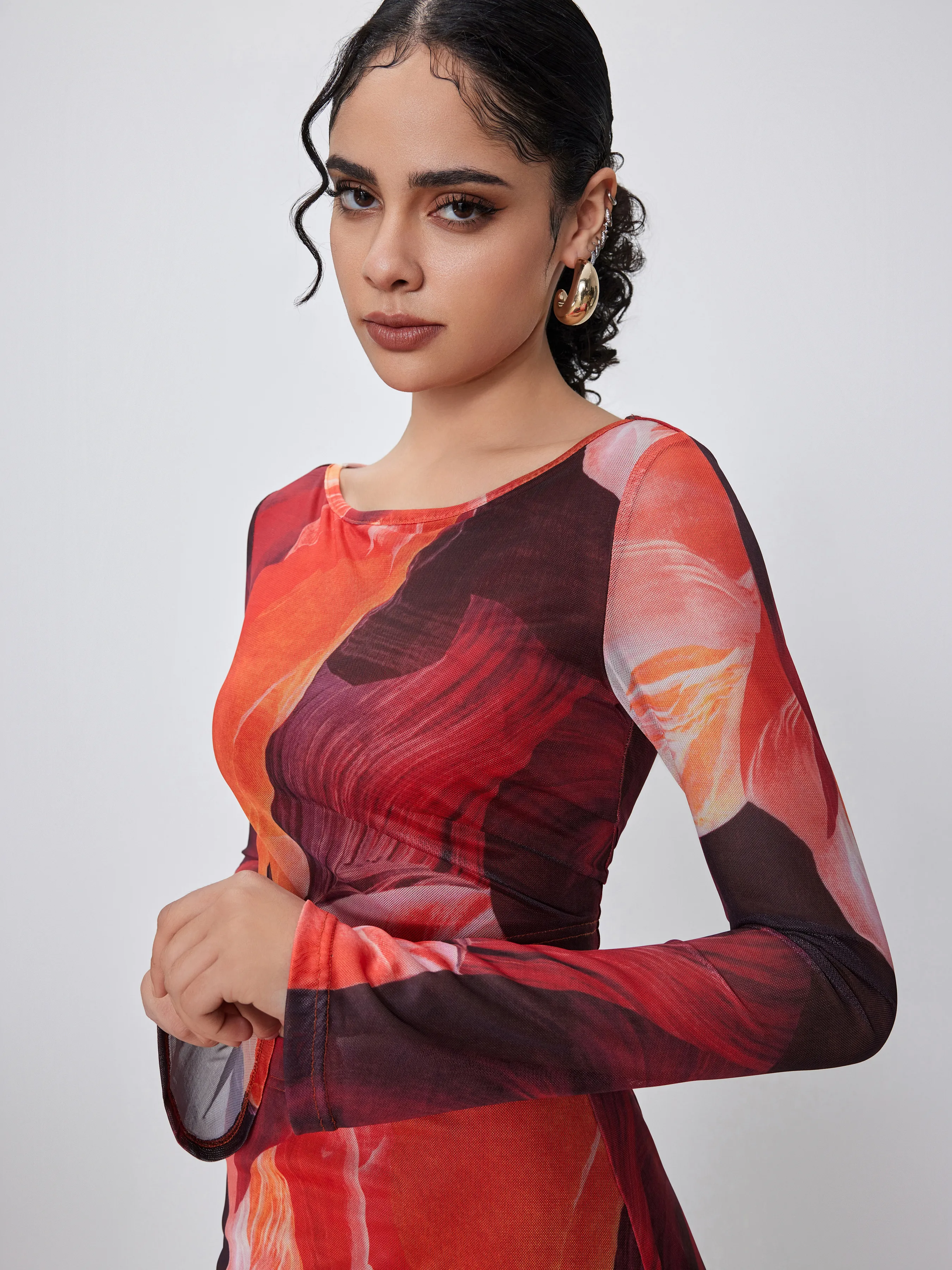  Top Corto de Manga Larga Floral con Cuello Redondo de Malla