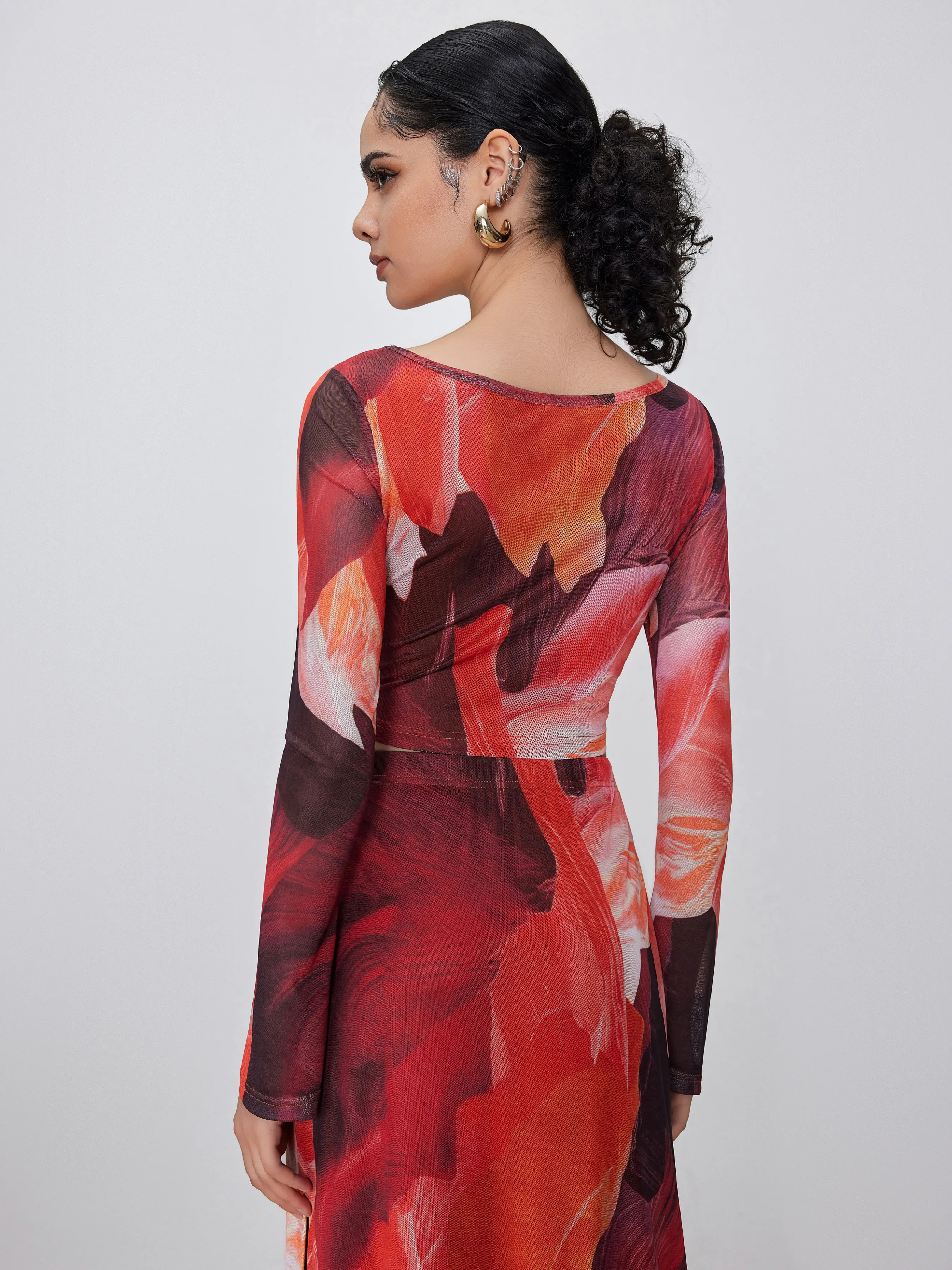  Top Corto de Manga Larga Floral con Cuello Redondo de Malla