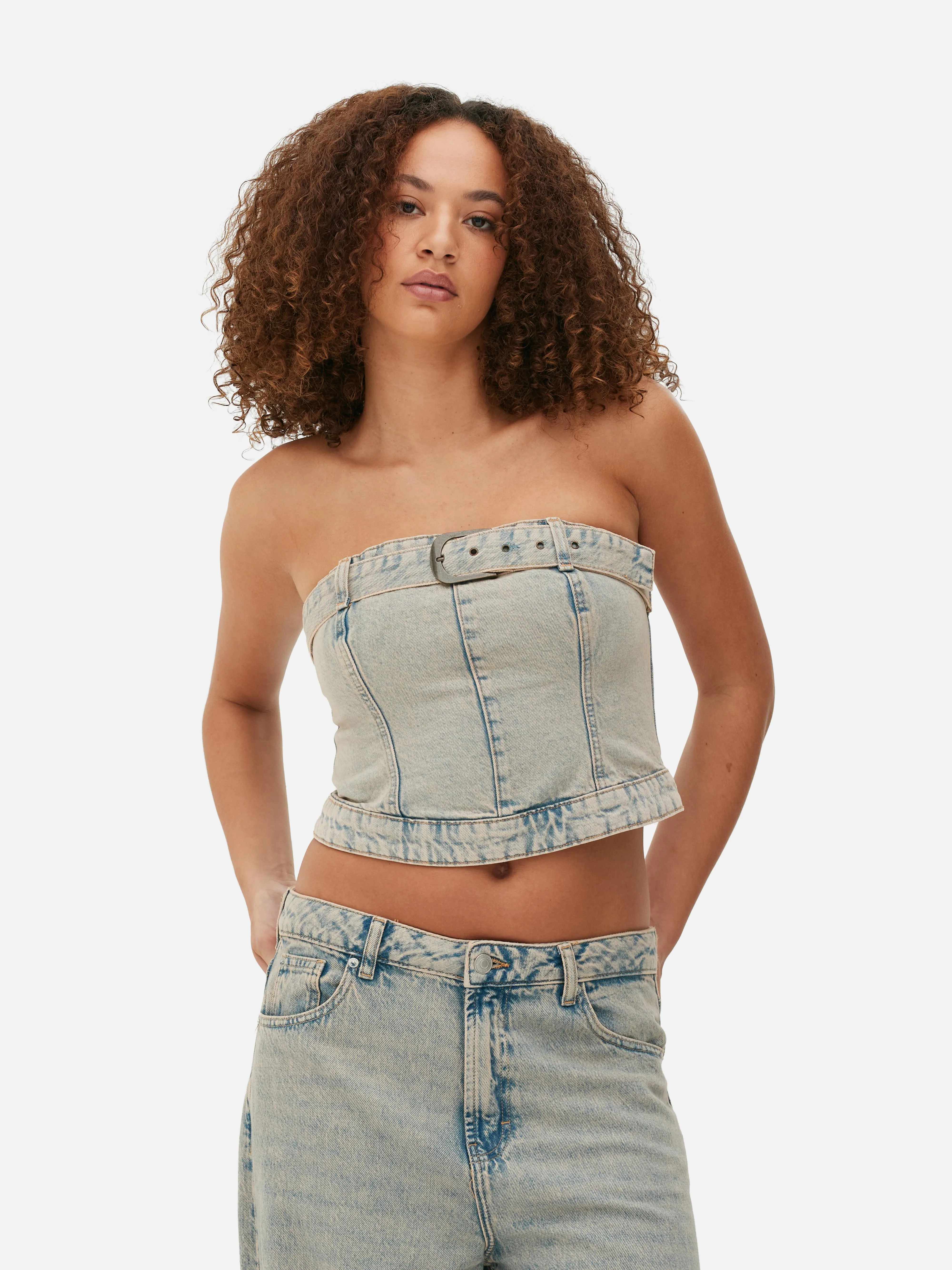 Top vaquero bandeau con detalle de hebilla