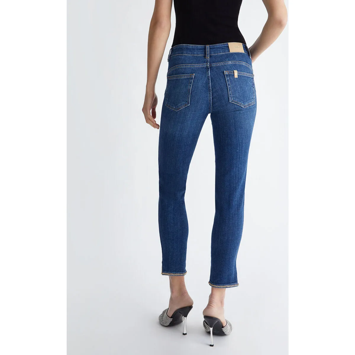 Vaqueros pitillo Bottom Up con cadenas