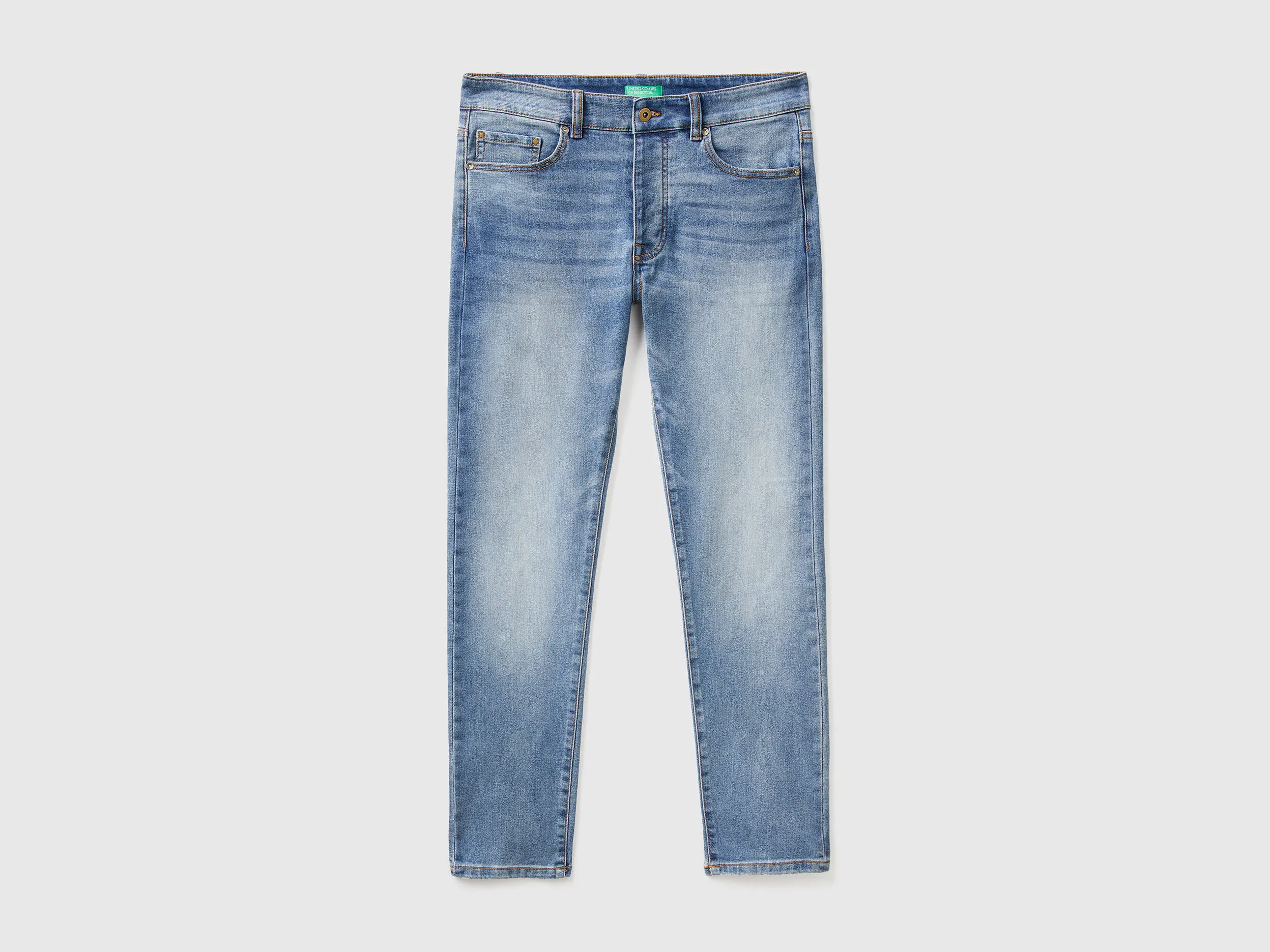 Vaqueros slim fit con cinco bolsillos