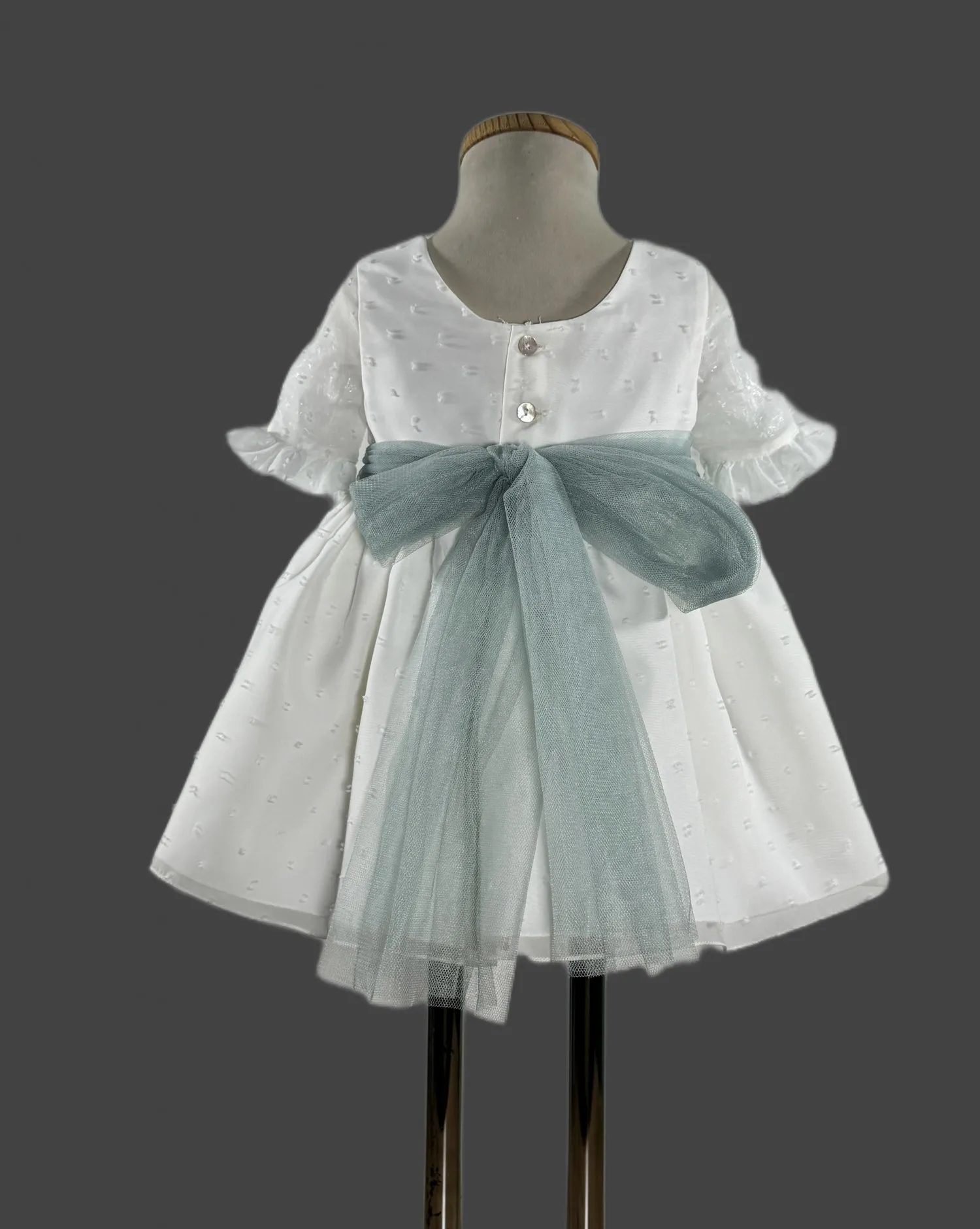 Vestido de bebé en plumeti de tul en tres colores. Colección Ninfa