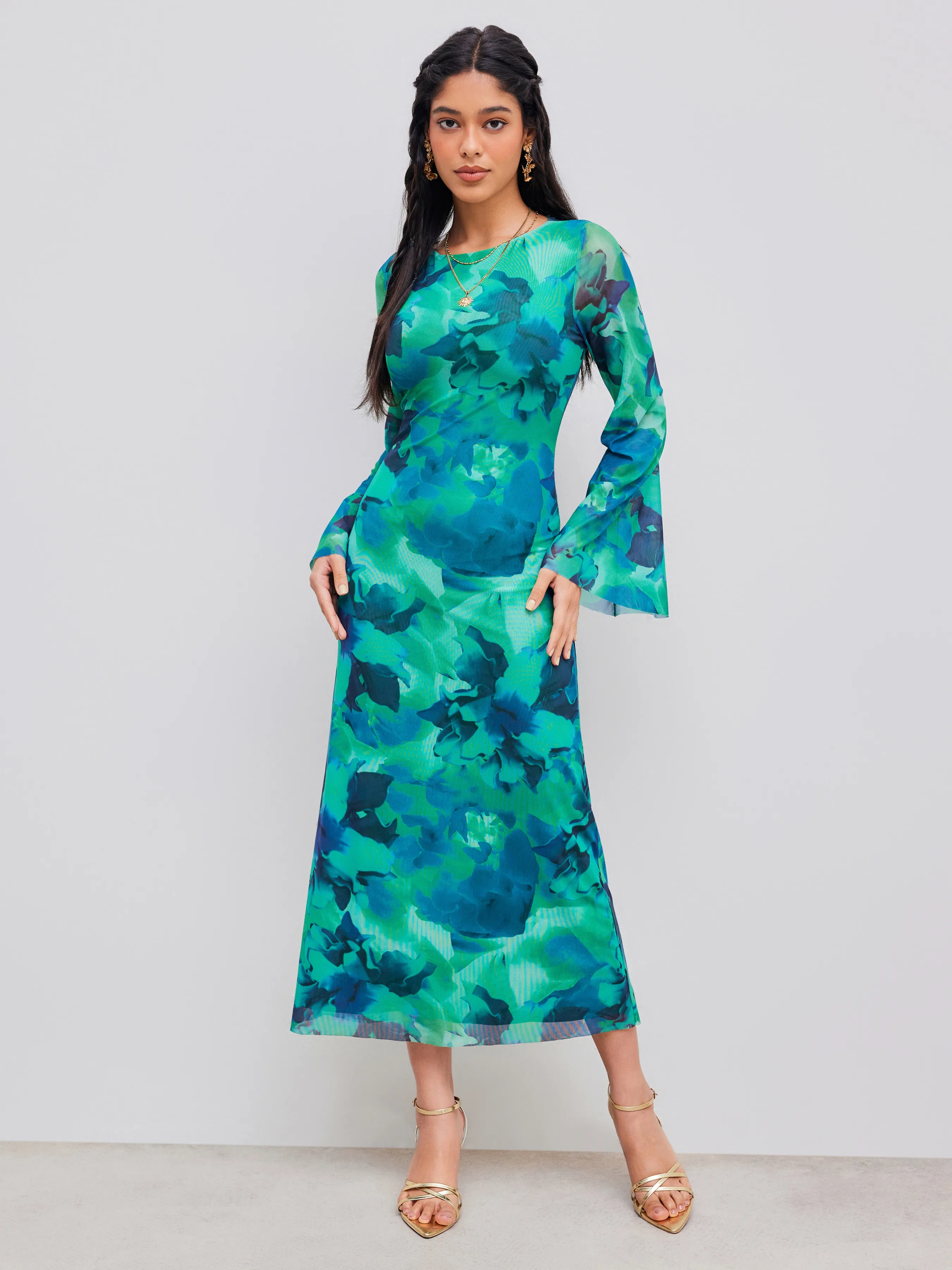 Vestido Maxi Floral con Cuello Barco de Malla